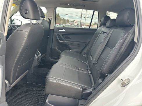 Used 2020 Volkswagen Tiguan SE w/ Panoramic Sunroof Package image 32