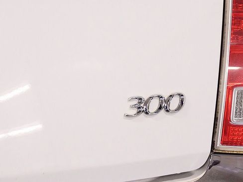 Used 2013 Chrysler 300 RWD image 11