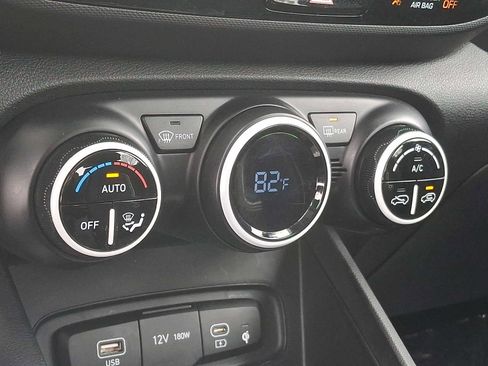 Used 2023 Hyundai Venue Limited image 13