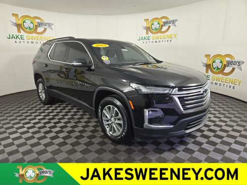 Certified 2023 Chevrolet Traverse LT FWD image 1