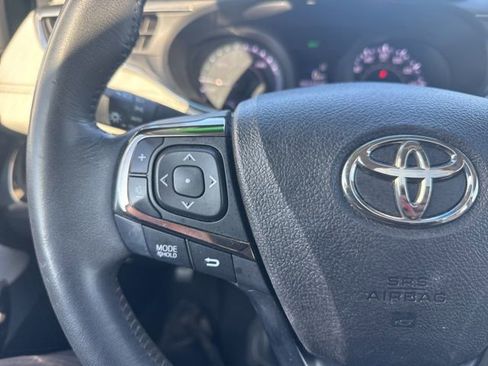 Used 2016 Toyota Avalon Limited image 18