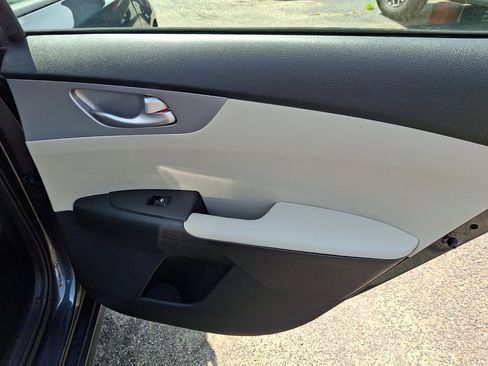 Used 2023 Kia Forte LXS w/ LXS Technology Package FWD image 14