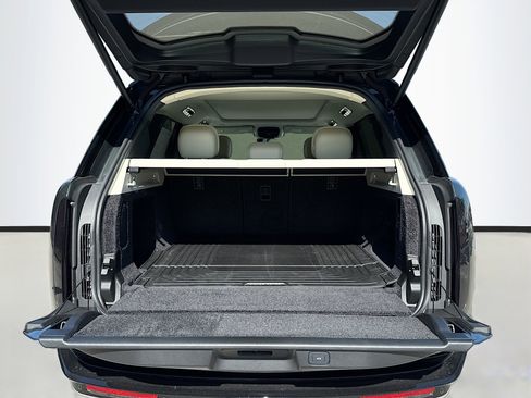 New 2025 Land Rover Range Rover SE image 12