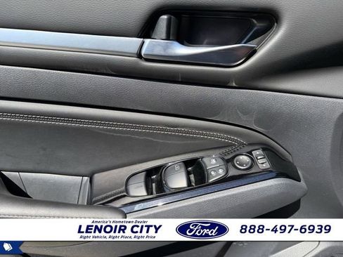 Used 2023 Nissan Altima 2.5 SV w/ SV Premium Package AWD/4WD image 17