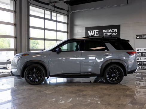 Used 2024 Nissan Pathfinder Platinum AWD/4WD image 1