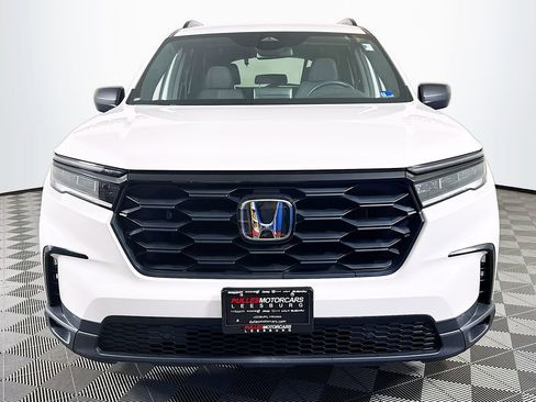 Used 2023 Honda Pilot Sport image 2