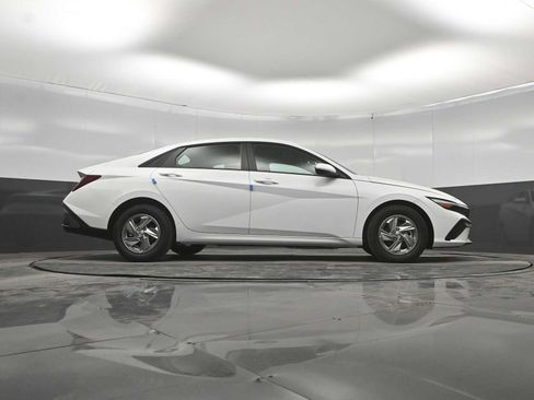 New 2026 Hyundai Elantra SE FWD image 40