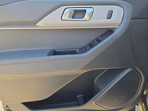 Used 2026 Ford Explorer Active AWD/4WD image 13
