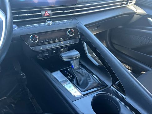 Used 2023 Hyundai Elantra SEL w/ Convenience Package image 38