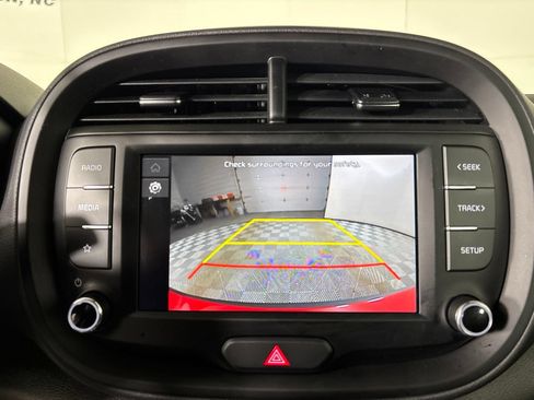 Used 2025 Kia Soul LX w/ LX Technology Package FWD image 18