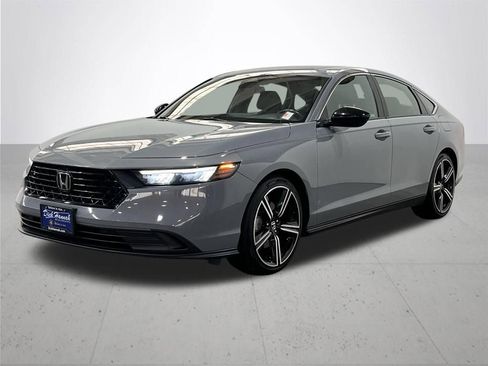 Used 2023 Honda Accord Sport image 2