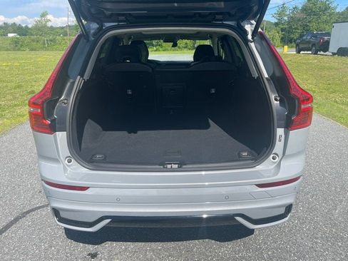 Used 2025 Volvo XC60 B5 Core AWD/4WD image 4