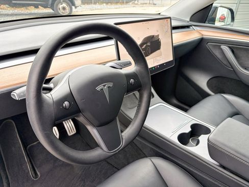 Used 2022 Tesla Model Y Performance image 18