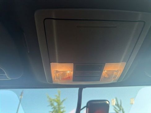 Used 2016 Lincoln Navigator Select AWD/4WD image 33