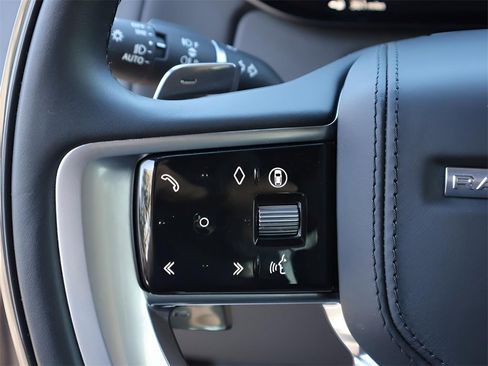 Certified 2025 Land Rover Range Rover SE image 29