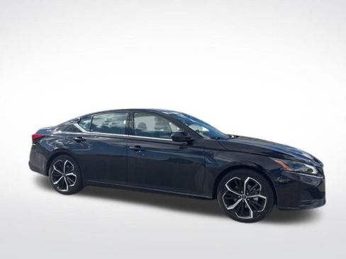 Used 2023 Nissan Altima 2.5 SR image 1