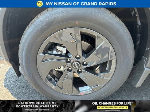 New 2026 Nissan Rogue SV AWD/4WD image 10