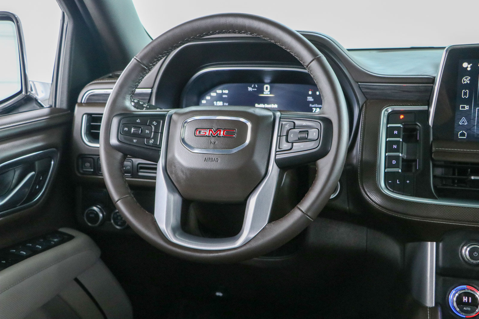Used 2022 GMC Yukon XL SLT w/ SLT Premium Package RWD image 13
