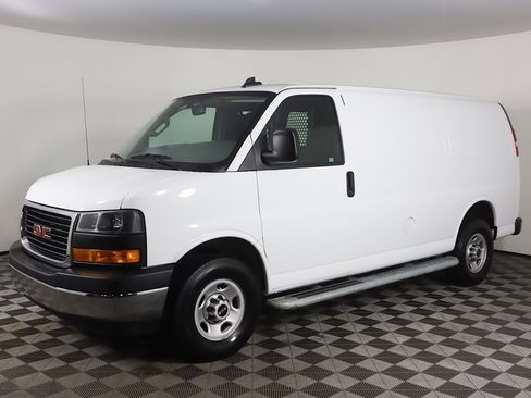 Used 2024 GMC Savana 2500 w/ Driver Convenience Package image 3