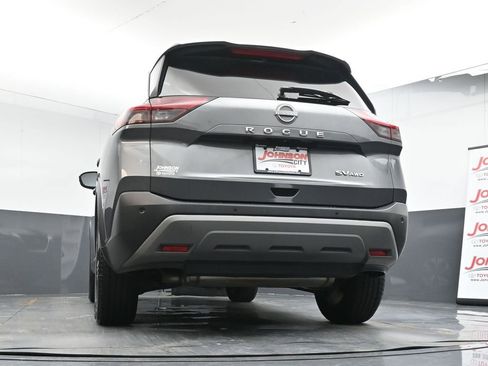 Used 2022 Nissan Rogue SV image 39