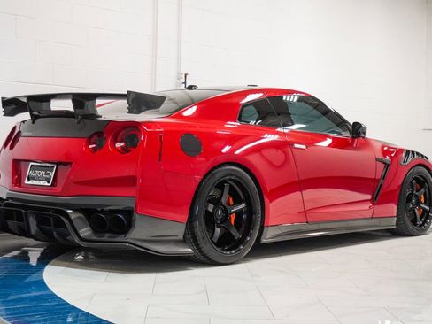 Used 2017 Nissan GT-R Premium AWD/4WD image 6