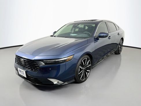 Used 2025 Honda Accord Touring image 3