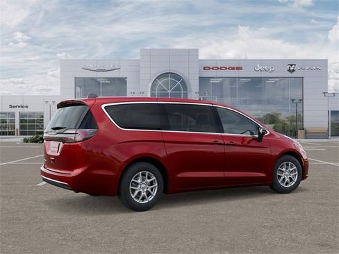 New 2026 Chrysler Pacifica Select image 4