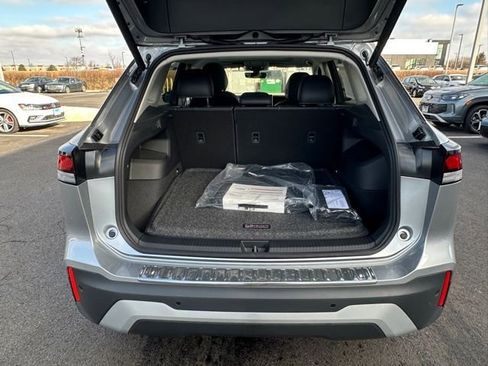 New 2026 Volkswagen Tiguan SE image 16