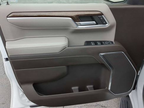 Used 2022 GMC Sierra 1500 SLE image 11