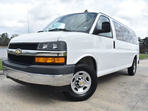 Used 2020 Chevrolet Express 3500 LT w/ LT Preferred Equipment Group image 5