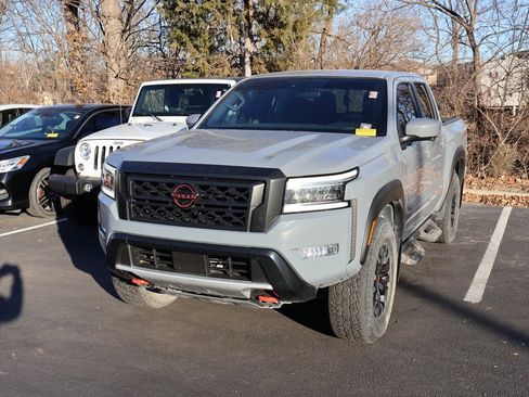 Used 2023 Nissan Frontier PRO-4X w/ Pro Convenience Package image 3