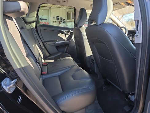 Used 2016 Volvo XC60 T6 w/ Protection Package image 28
