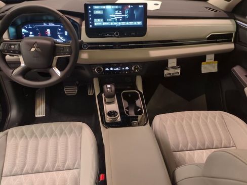 New 2025 Mitsubishi Outlander SEL image 16