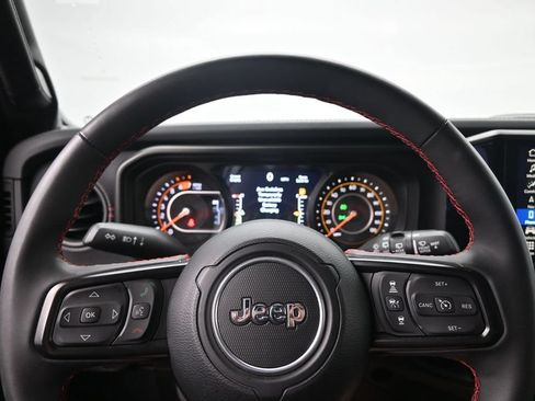 Used 2024 Jeep Wrangler Unlimited Rubicon AWD/4WD image 14