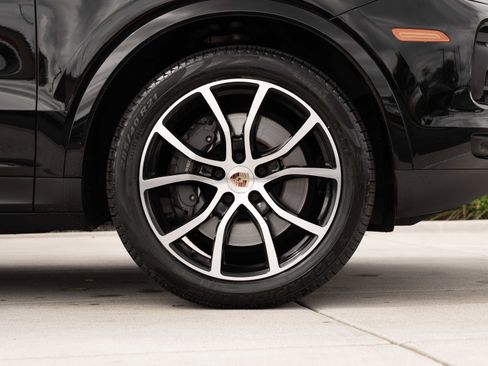 Used 2022 Porsche Cayenne Platinum Edition AWD/4WD image 31