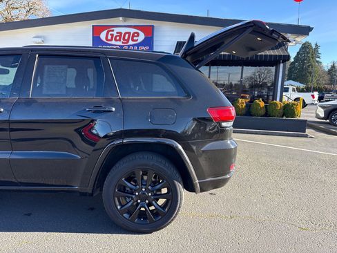 Used 2019 Jeep Grand Cherokee Altitude image 6