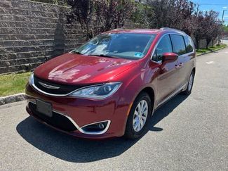 Used 2017 Chrysler Pacifica Touring-L FWD video 1