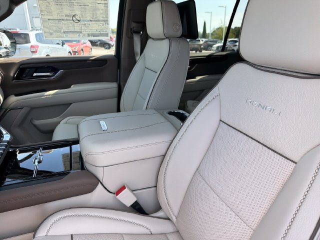 New 2026 GMC Yukon XL Denali w/ Denali Reserve Package AWD/4WD image 17