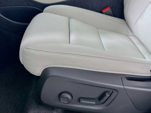 New 2026 Volvo XC40 B5 Plus w/ Protection Package Premier image 18