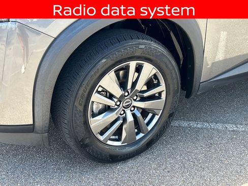 Used 2023 Nissan Pathfinder SV FWD image 11