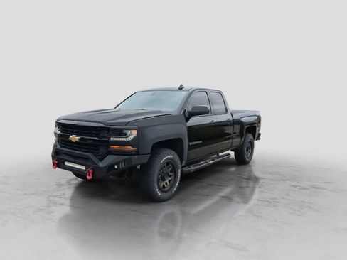 Used 2017 Chevrolet Silverado 1500 LT w/ All Star Edition AWD/4WD image 4