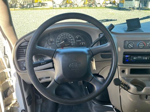 Used 2004 Chevrolet Astro AWD w/ Convenience Package image 15