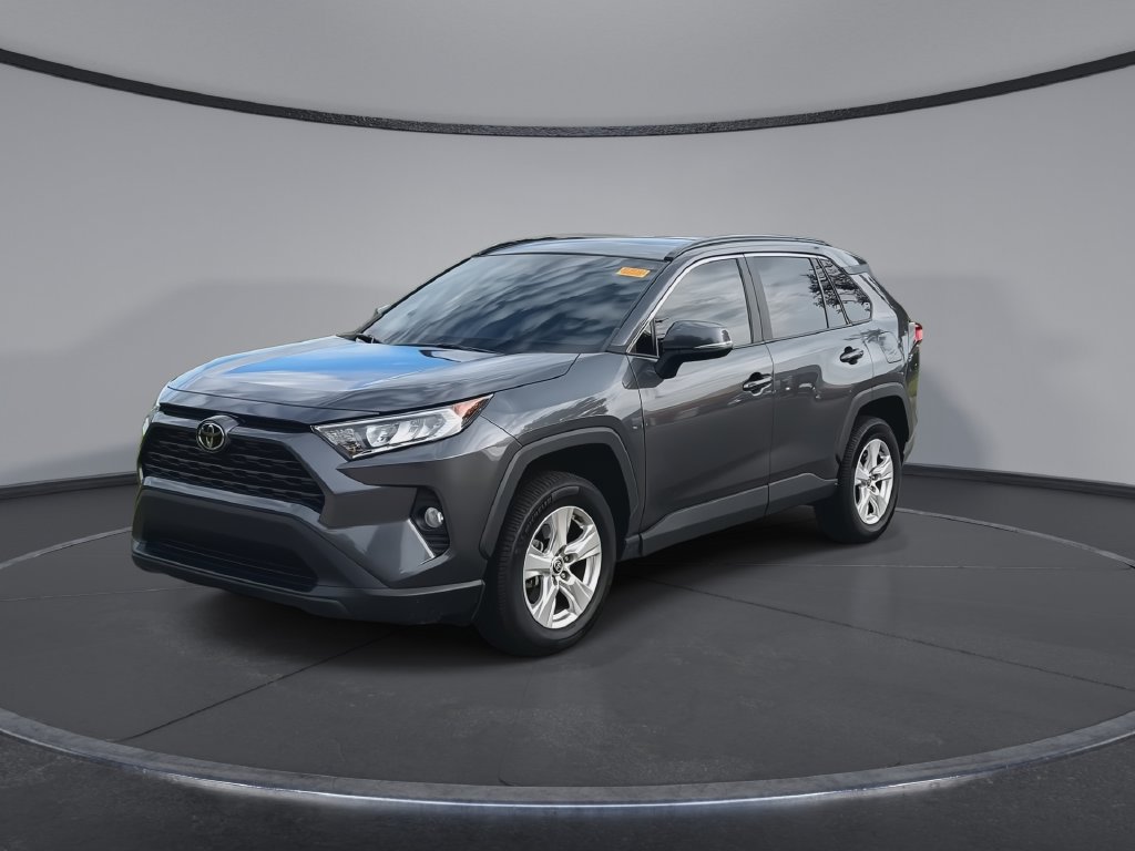 Used 2021 Toyota RAV4 XLE w/ Convenience Package FWD image 4