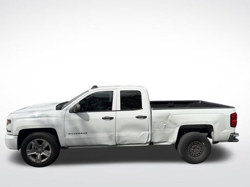 Used 2018 Chevrolet Silverado 1500 Custom w/ Custom Convenience Package image 8