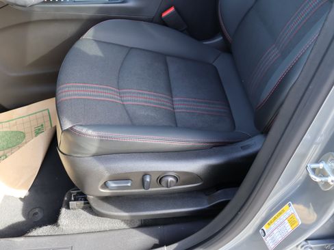 Used 2023 Chevrolet Equinox RS image 39