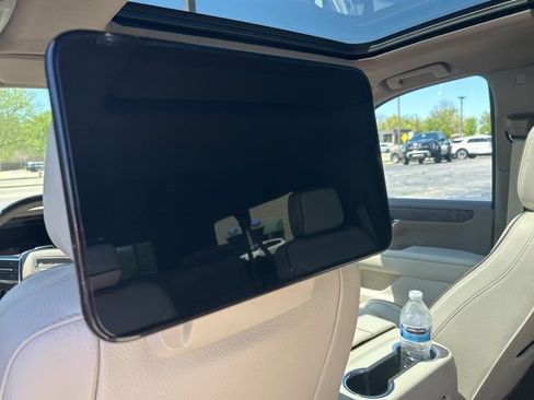 Used 2025 GMC Yukon XL Denali w/ Denali Reserve Package AWD/4WD image 12
