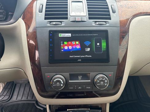 Used 2011 Cadillac DTS Premium FWD image 23