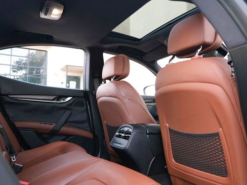 Used 2018 Maserati Ghibli Sedan 4D image 29