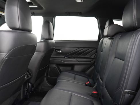 Used 2019 Mitsubishi Outlander GT image 16