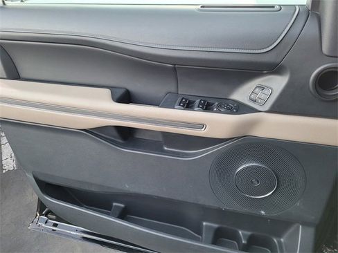 Used 2023 Ford Expedition Limited image 13